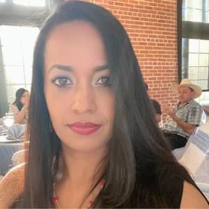 Meet your Posher, Mireya